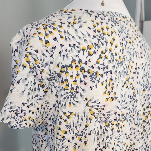 LOFT Vintage 100% Cotton Tee. Floral Pattern Size Medium - Picture 8 of 8